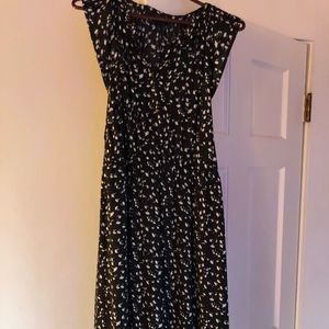 Cap-sleeve midi dress in daisy floral